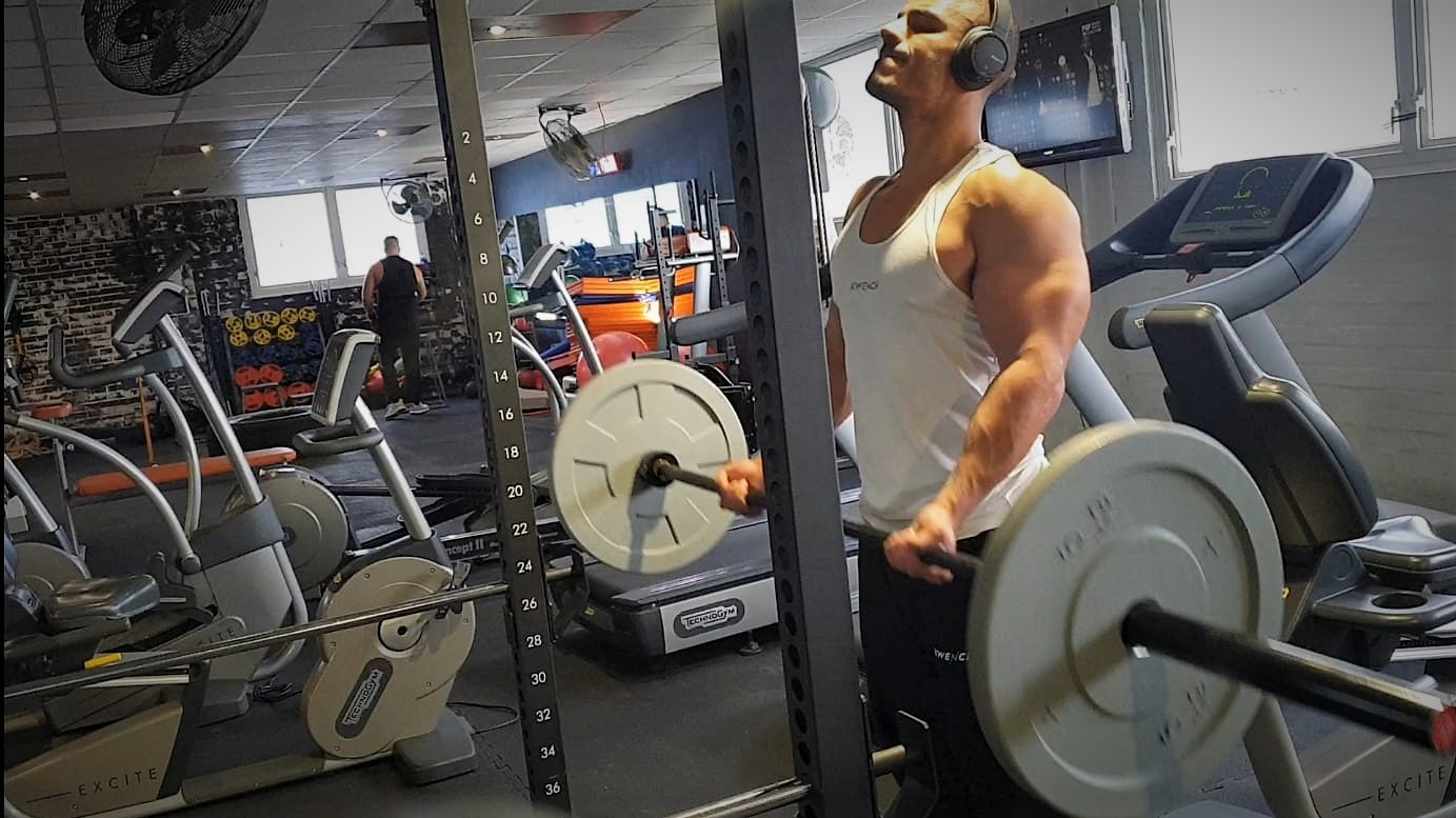 Wearing the right Gym Vest or Stringer can be a performance booster.